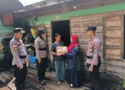 Jumat Berkah: Polres Anambas Bagikan Sembako di Desa Temburun