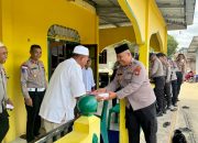 Polres Anambas Gelar Jumat Berkah, Bagikan Nasi Kotak Gratis