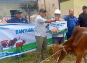 PWI Karimun Bagikan Daging Kurban untuk Wartawan dan Warga