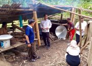 Wujud Kepedulian, Kades Tarempa Selatan Bantu Warga Terdampak Kebakaran