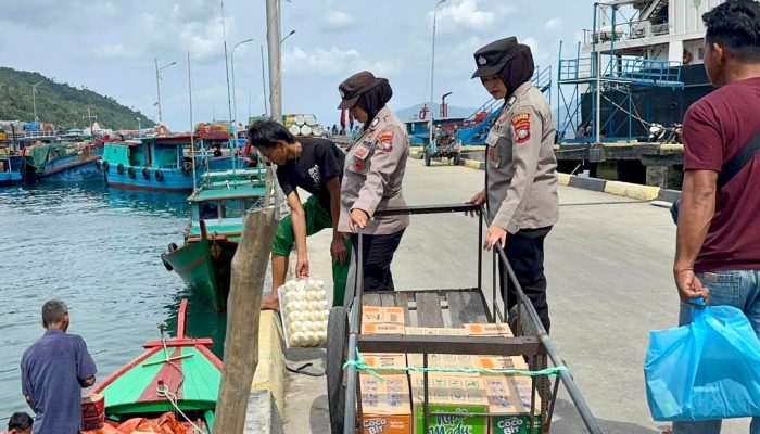 Humanis dan Persuasif, Polwan Anambas Lakukan Patroli Dialogis