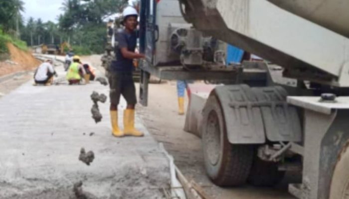 Jalan Putik—Langir Dongkrak Ekonomi Warga Palmatak