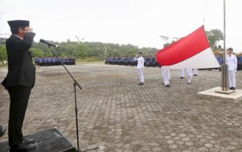 Wabup Anambas Pimpin Upacara di Tengah Hujan Lebat