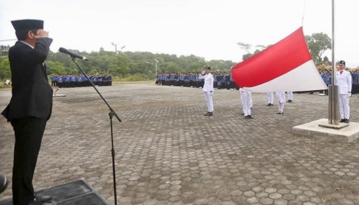 Wabup Anambas Pimpin Upacara di Tengah Hujan Lebat