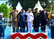 HUT ke-81 TNI, Aneng Hadiri Upacara di Lanal Tarempa