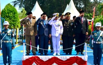 HUT ke-81 TNI, Aneng Hadiri Upacara di Lanal Tarempa