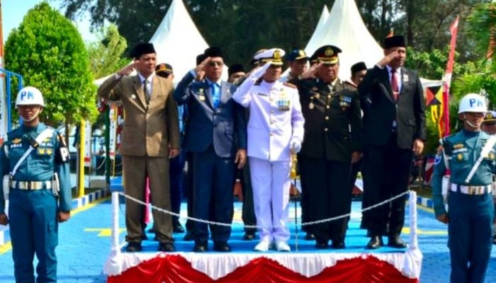 HUT ke-81 TNI, Aneng Hadiri Upacara di Lanal Tarempa